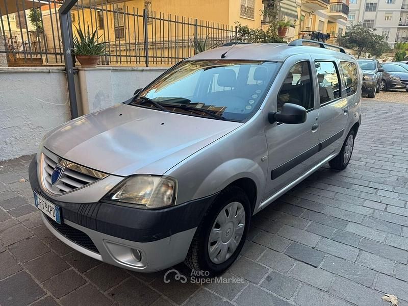Usata Dacia Logan Lauréate 86 CV (63 kW) 2009 Grigio Monovolume