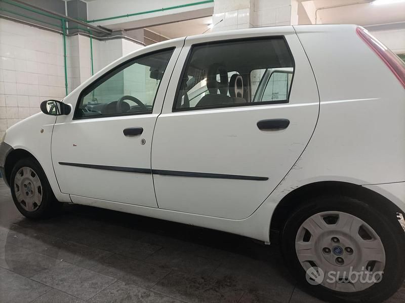 Usata Fiat Punto 75 CV (55 kW) 2006 Utilitaria