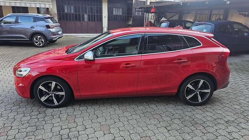 Usata Volvo V40 R-Design 120 CV (88 kW) 2017 Rosso Berlina