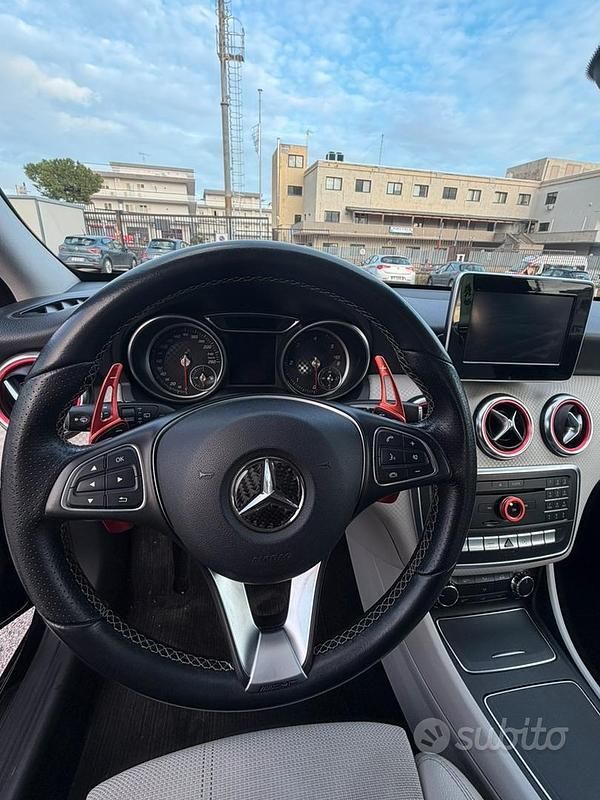 Usata Mercedes A180 Business 109 CV (80 kW) 2016 Nero Berlina