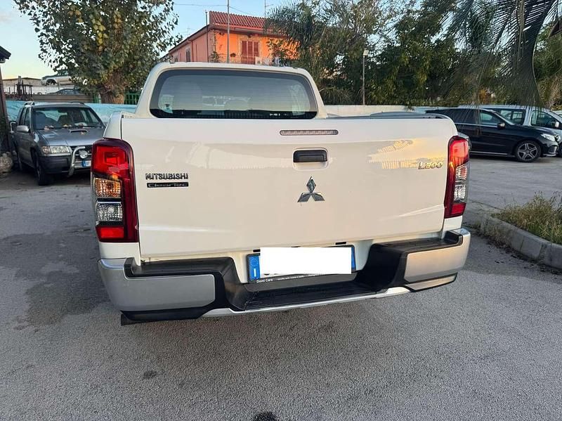 Usata Mitsubishi L200 Invite 150 CV (110 kW) 2021 Bianco Pick-up