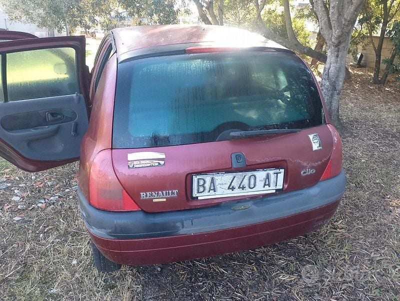 Usata Renault Clio II 58 CV (42 kW) 1998 Rosso Berlina
