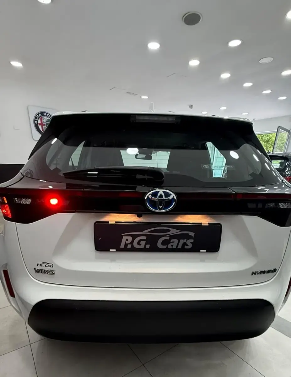Usata Toyota Yaris Hybrid Business Edition 92 CV (67 kW) 2023 Bianco Station wagon