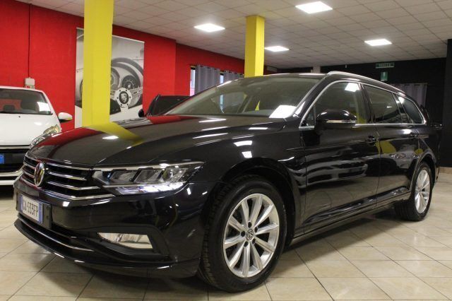 Nero Usata 2020 VW Passat Station wagon | 16.899 € (Ottimo prezzo) - Immagine 1/4