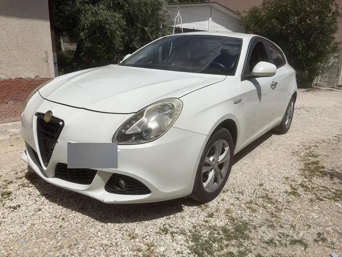 Usata Alfa Romeo Giulietta 105 CV (77 kW) 2010 Bianco Utilitaria