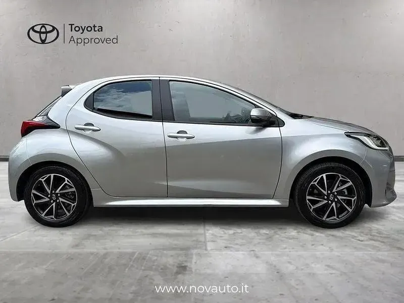Usata Toyota Yaris Hybrid Trend 116 CV (85 kW) 2022 Argento Berlina