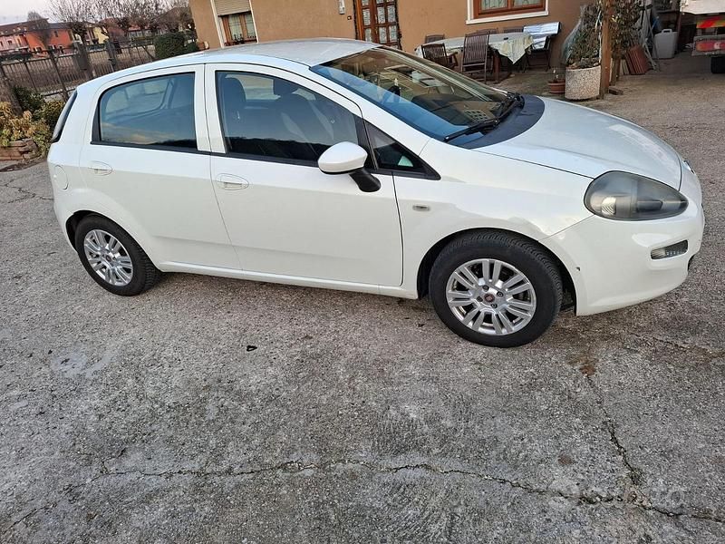 Usado Fiat Punto 75 CV (55 kW) 2015 Blanco Berlina