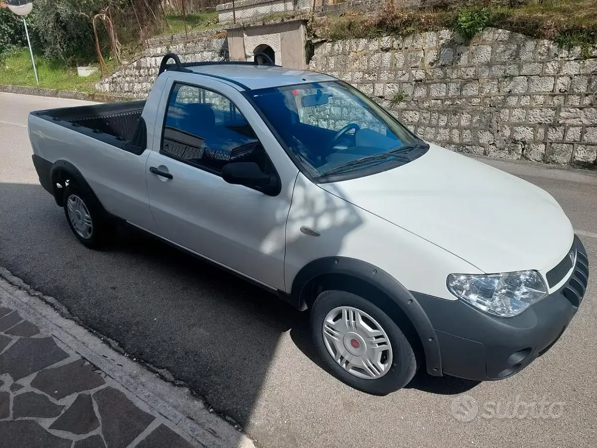 Usata Fiat Strada 85 CV (62 kW) 2007 Bianco Pick-up