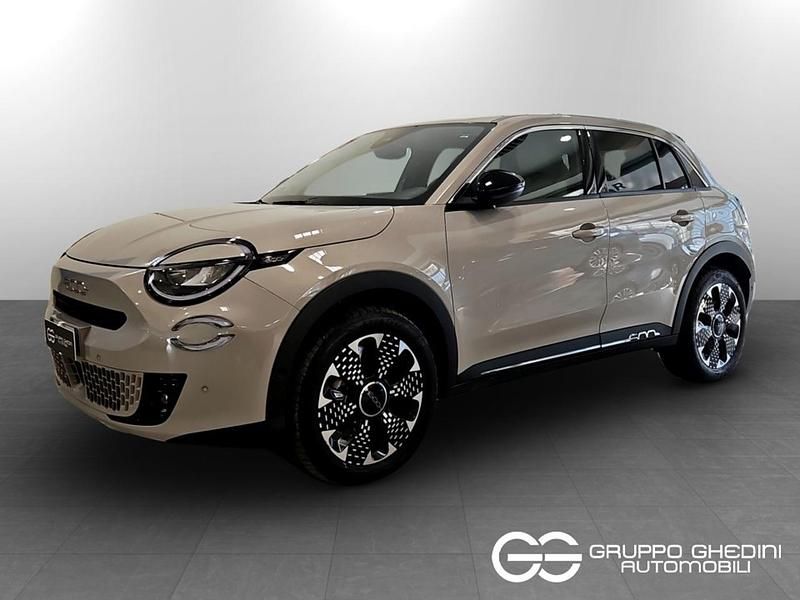 Usata Fiat 600 La Prima 110 CV (80 kW) 2025 Sabbia terre d'italia SUV