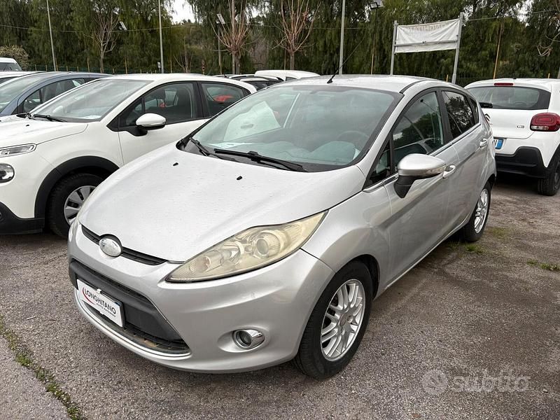 Usata Ford Fiesta 67 CV (49 kW) 2009 Grigio Utilitaria