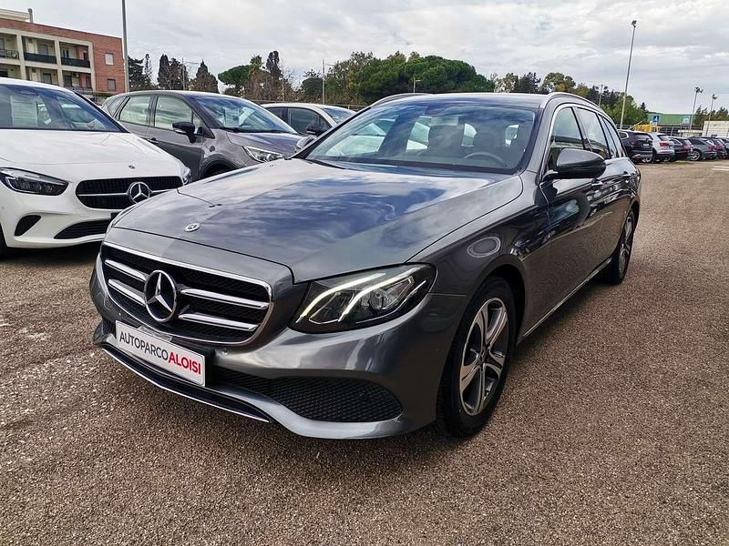Grigio Usata 2019 Mercedes E200 Station wagon | 29.999 € (Cara) - Immagine 1/4