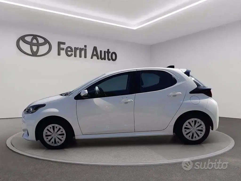 Usata Toyota Yaris Active 116 CV (85 kW) 2025 Bianco Utilitaria