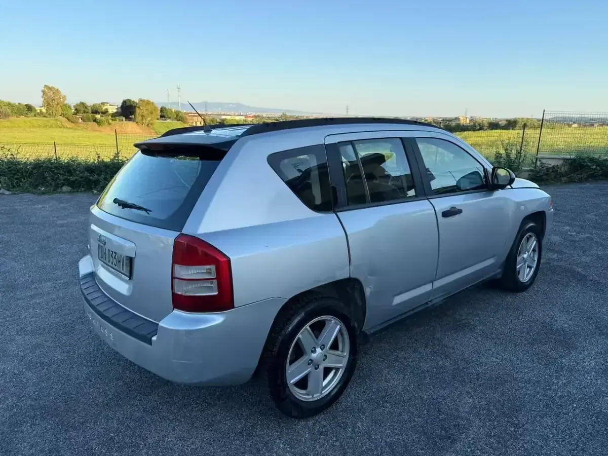 Usata Jeep Compass Sport 140 CV (102 kW) 2009 Argento SUV