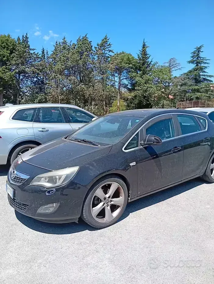 Usata Opel Astra 125 CV (91 kW) 2011 Berlina