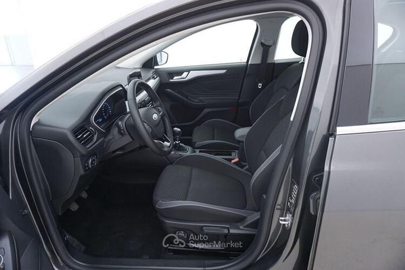 Usata Ford Focus 125 CV (91 kW) 2022 Gray Berlina