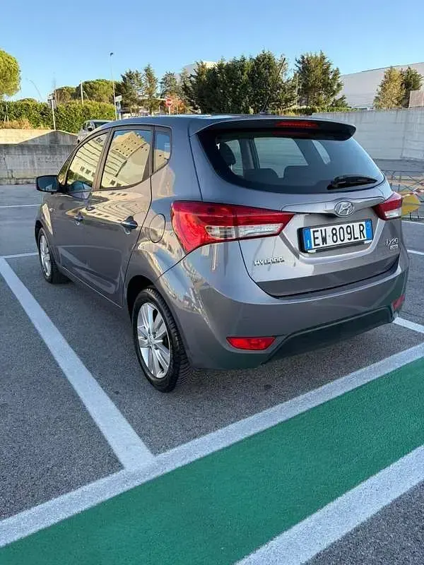 Usata Hyundai ix20 Comfort 90 CV (66 kW) 2014 Grigio Utilitaria