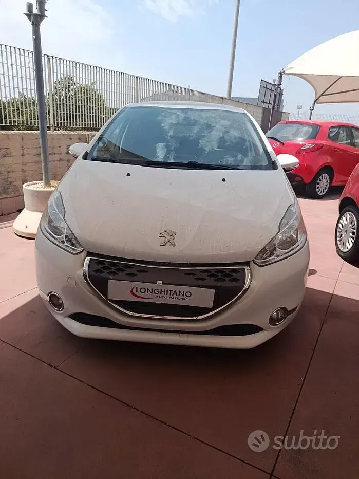 Usata Peugeot 208 68 CV (50 kW) 2012 Bianco Utilitaria