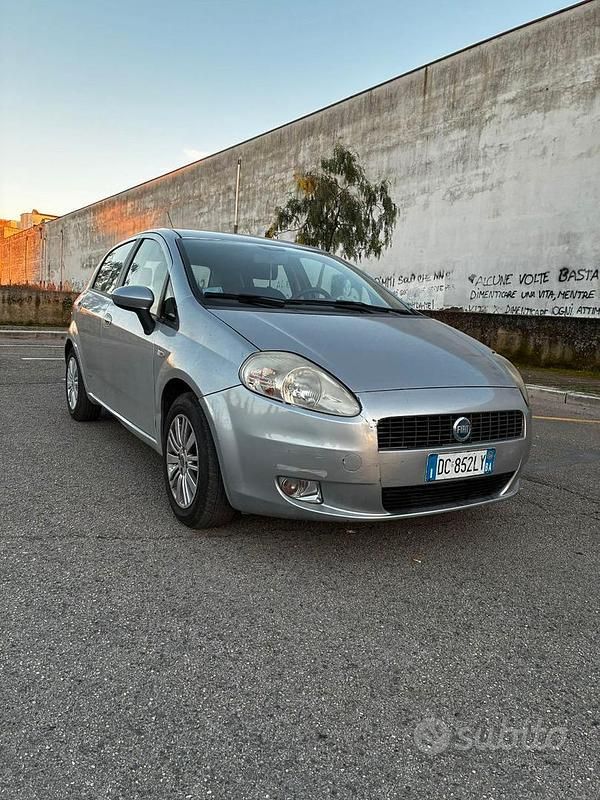 Usata Fiat Grande Punto Active 65 CV (47 kW) 2006 Grigio Utilitaria