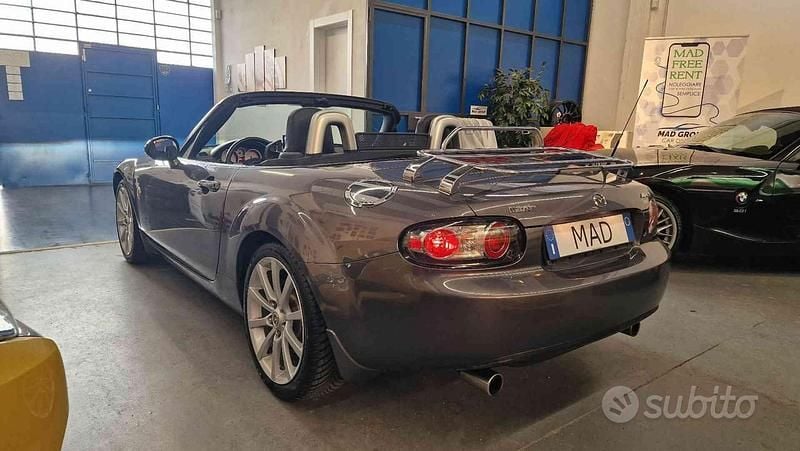Usata Mazda MX5 High 160 CV (117 kW) 2006 Grigio Cabrio