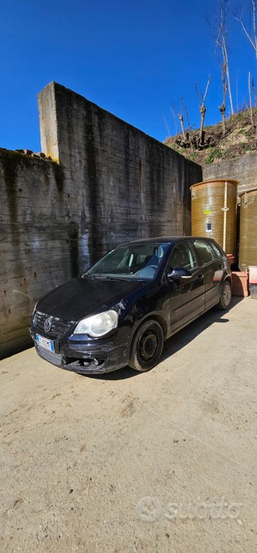 Usata 2004 VW Polo Due volumi | 1500 € (Buon prezzo) - Immagine 1/4