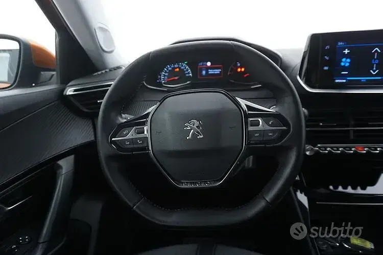 Usata Peugeot 2008 Allure 110 CV (80 kW) 2021 Arancione SUV