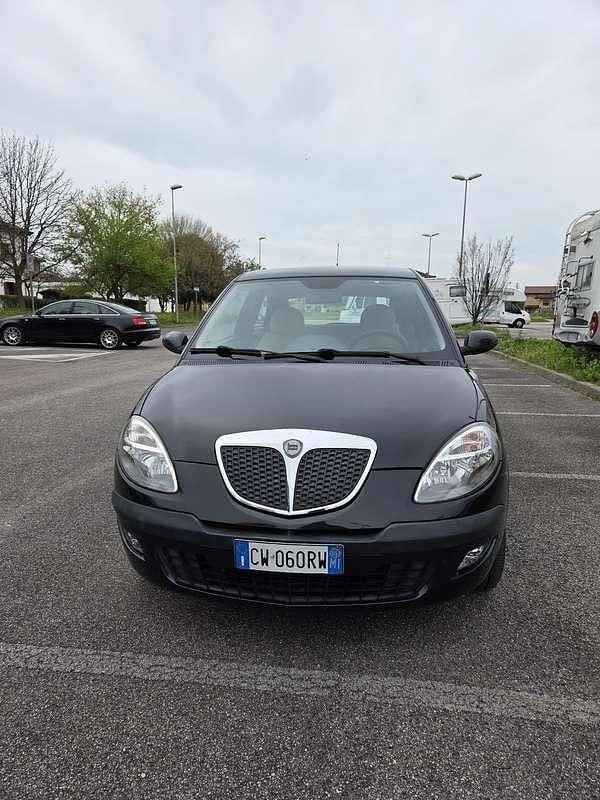 Usata Lancia Ypsilon 80 CV (58 kW) 2005 Nero Utilitaria