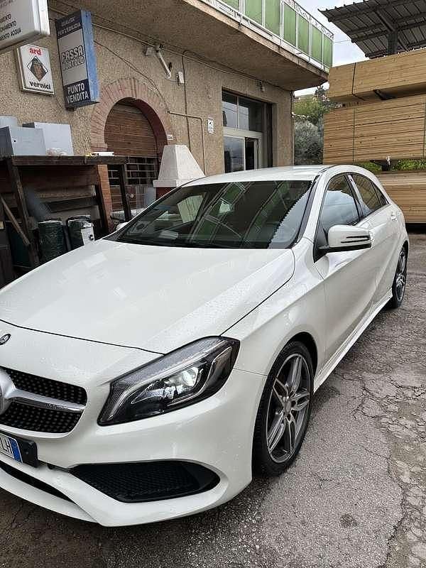 Usata Mercedes A180 Premium 109 CV (80 kW) 2017 Bianco Utilitaria
