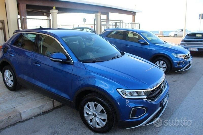 Usata VW T-Roc Life 110 CV (80 kW) 2022 Blu SUV