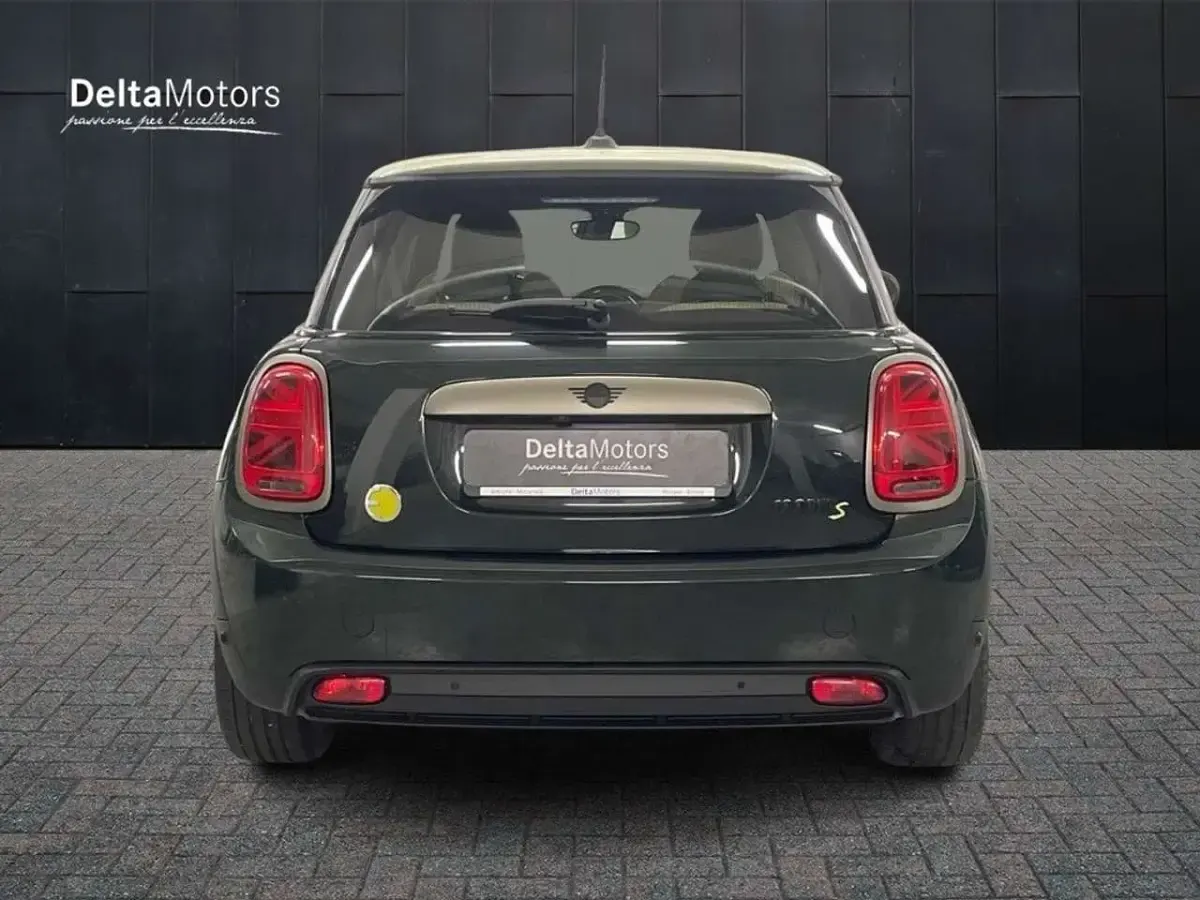 Usata Mini Cooper SE Resolute Edition 135 kW (184 CV) 2022 Verde metallizzato Utilitaria