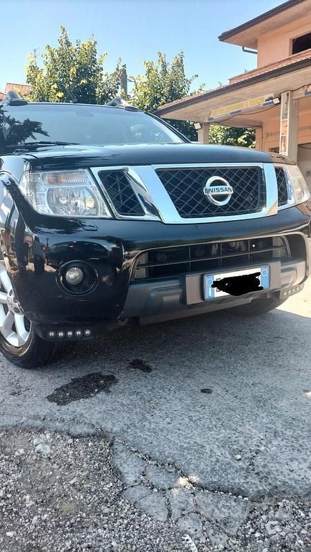 Usata Nissan Navara 190 CV (139 kW) 2011 Nero Pick-up