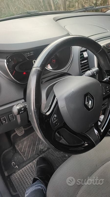 Usata Renault Captur 90 CV (66 kW) 2017 Grigio SUV