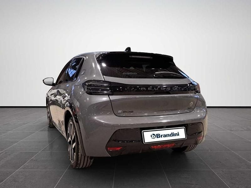 Usata Peugeot e-208 GT 61 kW (84 CV) 2024 Grigio Utilitaria