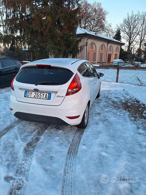 Usata Ford Fiesta 96 CV (70 kW) 2009 Nero Berlina