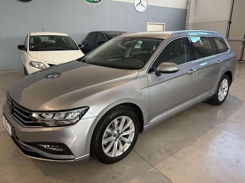 Grigio Usata 2021 VW Passat Business Station wagon | 17.500 € (Ottimo prezzo) - Immagine 1/4
