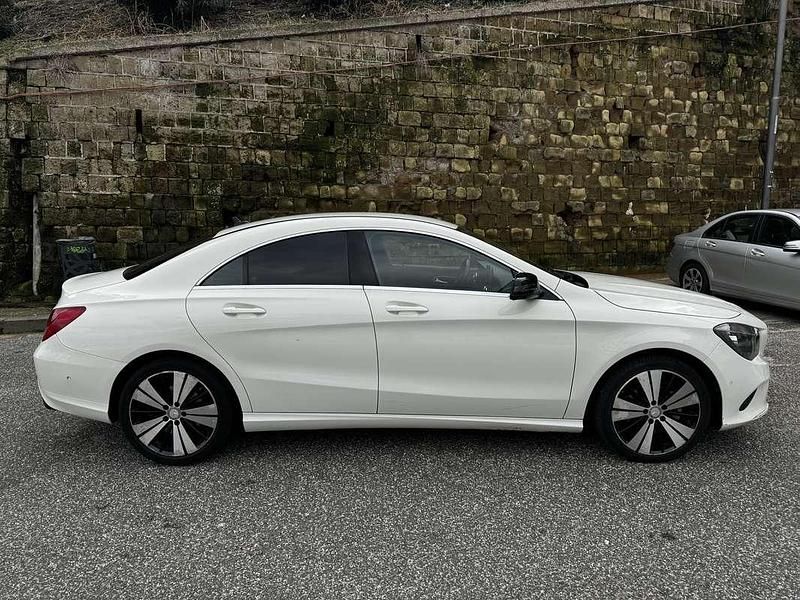 Usado Mercedes CLA200 Premium 136 CV (100 kW) 2018 Blanco Berlina