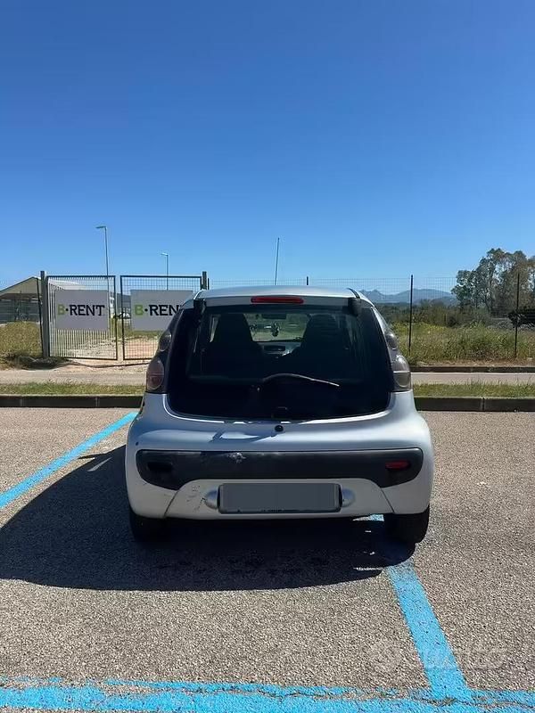 Usado Citroën C1 54 CV (39 kW) 2006 Gris Utilitario