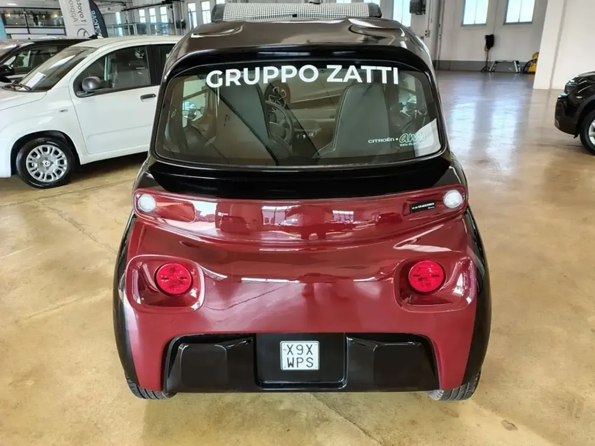 Usata Citroën AMI 2024 Charlestone viola nera Berlina