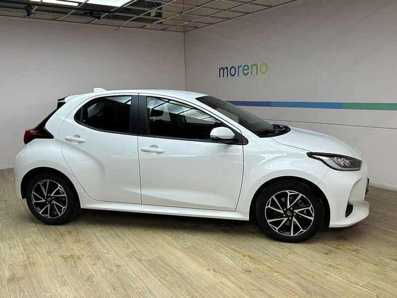Usata Toyota Yaris Hybrid Trend 92 CV (67 kW) 2022 Bianco Utilitaria