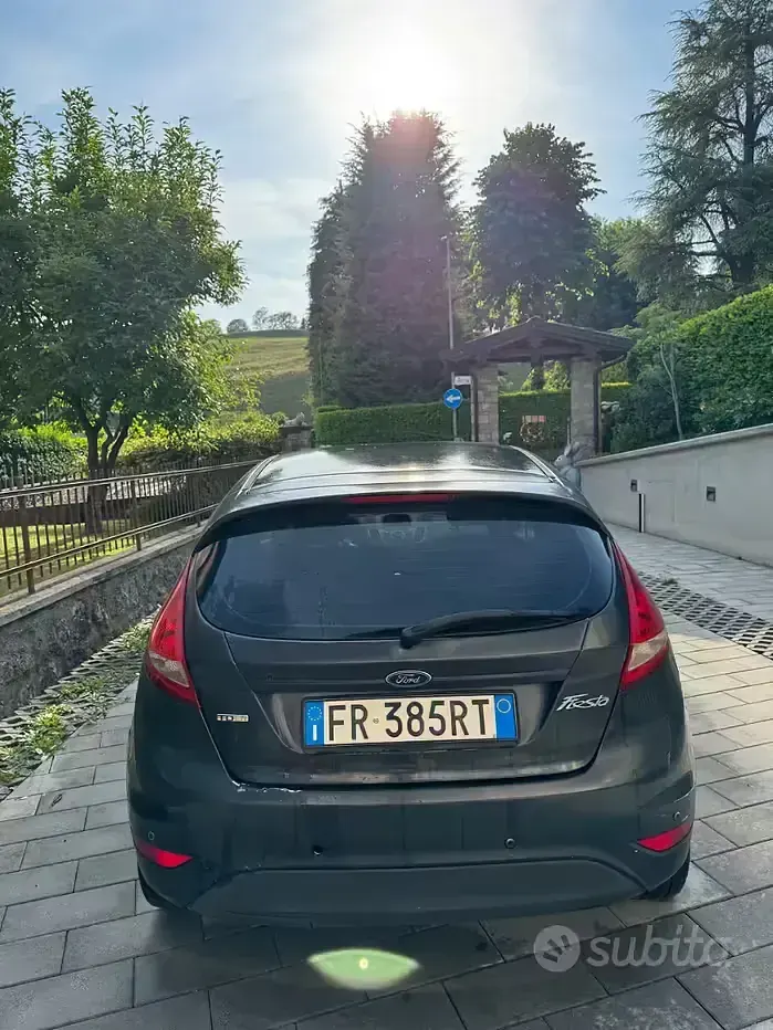 Usata Ford Fiesta 68 CV (50 kW) 2010 Blu Berlina