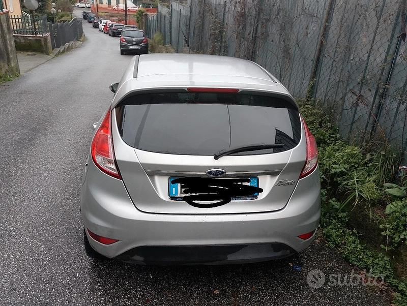 Usata Ford Fiesta Titanium 97 CV (71 kW) 2015 Grigio Utilitaria