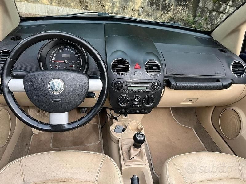 Usata VW Beetle Cabriolet 105 CV (77 kW) 2007 Blu Cabrio