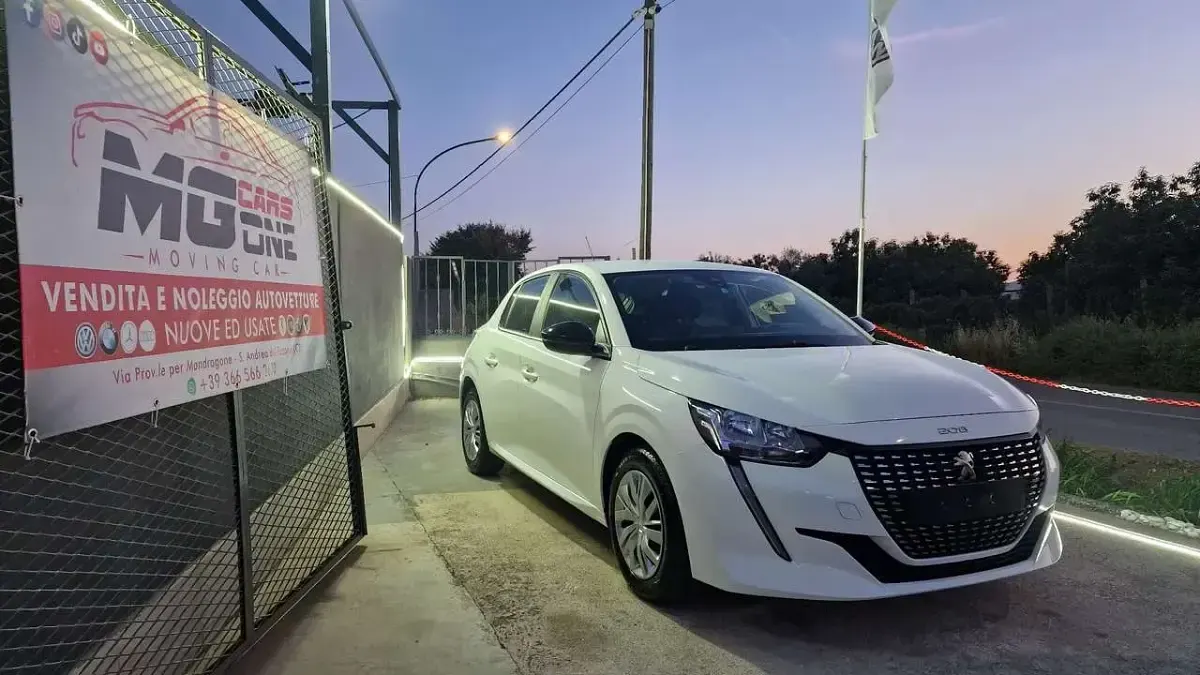 Usata Peugeot 208 Active 102 CV (75 kW) 2022 Bianco Utilitaria
