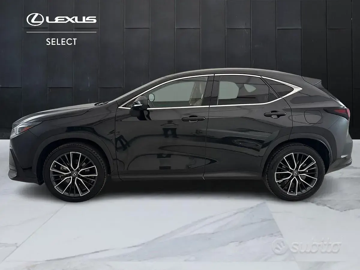 Usata Lexus NX350h Luxury Line 190 CV (139 kW) 2022 Nero SUV