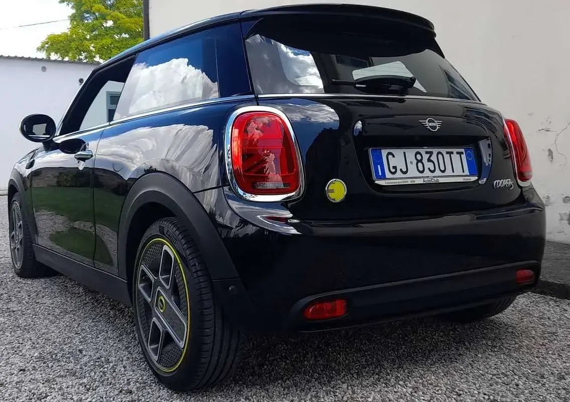 Usata Mini Cooper SE 75 kW (102 CV) 2022 Nero Utilitaria