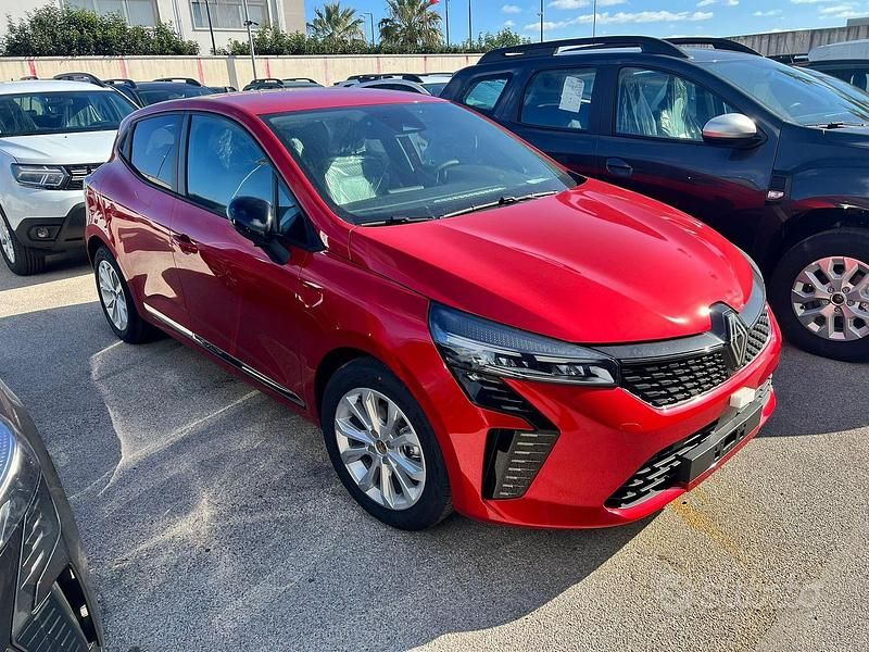 Rosso Usata 2024 Renault Clio V Due volumi | 17.000 € (Buon prezzo) - Immagine 1/1