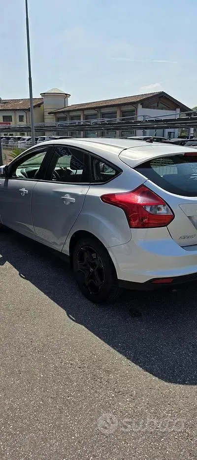 Usata Ford Focus 115 CV (84 kW) 2014 Grigio Berlina