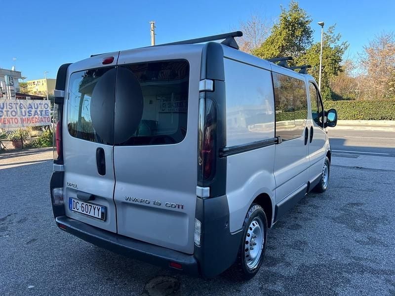 Usata Opel Vivaro 100 CV (73 kW) 2006 Grigio Monovolume
