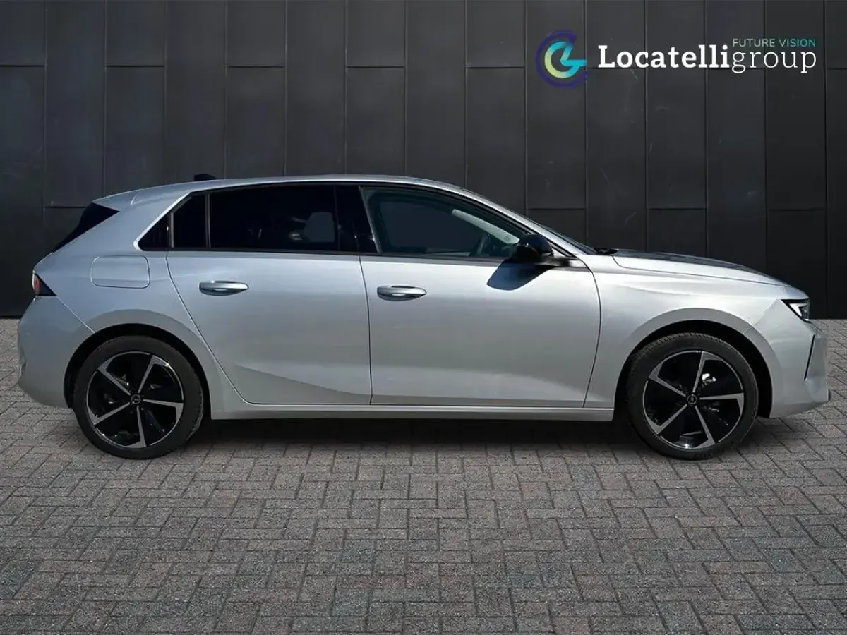 Usata Opel Astra Business Elegance 131 CV (96 kW) 2024 Grigio metallizzato Utilitaria