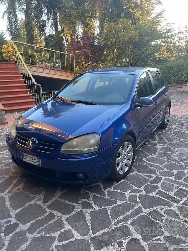 Blu/azzurro Usata 2004 VW Golf V Sportline Tre volumi | 1500 € (Buon prezzo) - Immagine 1/4