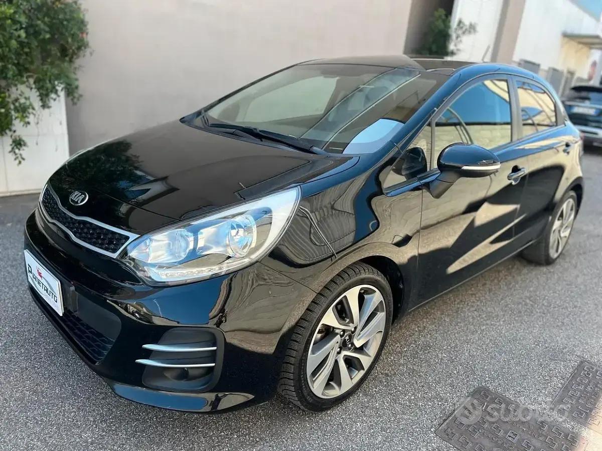 Usata Kia Rio 75 CV (55 kW) 2015 Nero Berlina